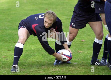 England Team Training. Der Engländer Matt Dawson während eines Mannschaftstrainings in Bagshot, Surrey, vor dem Internationalen Spiel am Samstag gegen Neuseeland. Stockfoto