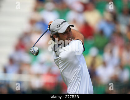 Der Italiener Edoardo Molinari schlägt am zweiten Tag der Open Championship 2014 im Royal Liverpool Golf Club, Hoylake, den 4. Ab. Stockfoto