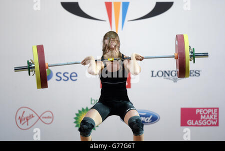 Sport - Commonwealth Games 2014 - Tag Drei. Die kanadische Marie-Julie Malboeuf hebt sich in der Kategorie 58 kg Gewichtheben für Frauen an Stockfoto