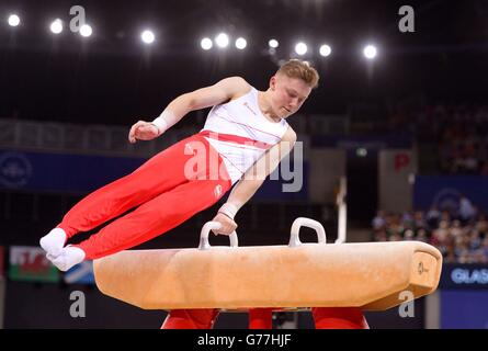 Der englische Nile Wilson tritt während des Mannschaftsfinales der Männer und der Einzelqualifikation im SEE Hydro während der Commonwealth Games 2014 in Glasgow auf dem Pommel Horse an. Stockfoto