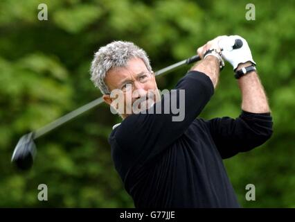 Eddie Jordan - Profi bin Golf am Glockenturm Stockfoto