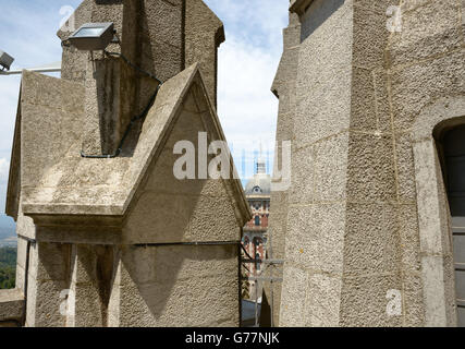 Close-up architektonisches Detail einer der Aussichtspunkte Ebenen der berühmte Tempel des Heiligsten Herzens Jesu am Tibidabo Berg im Barcelo Stockfoto