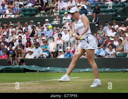 , NICHT FÜR HANDYS GEEIGNET Kim Clijsters aus Belgien geht auf einen überzeugenden Sieg gegen Samantha Reeves aus den USA 6:1/6:2 bei den All England Lawn Tennis Championships in Wimbledon zu. Stockfoto