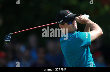 Der US-Amerikaner Zach Johnson schlägt am ersten Tag der Open Championship 2014 im Royal Liverpool Golf Club, Hoylake, den 5. Platz ein. Stockfoto