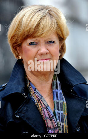 The RT Hon Lady Justice Hallett DBE Vice President of the Court of Appeal (Criminal Division) an den Royal Courts of Justice im Zentrum von London. Stockfoto