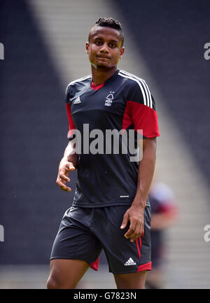 Fußball - vor der Saison freundlich - MK Dons / Nottingham Forest - Stadion MK. Michael Mancienne aus Nottingham Forest Stockfoto