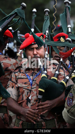 Die Royal Army of Oman bei einer Probe in der Redford Cavalry Barracks in Edinburgh für das Royal Edinburgh Military Tattoo, das am 31. Juli beginnt. Stockfoto