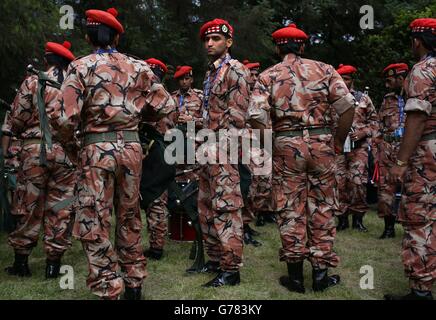 Die Royal Army of Oman bei einer Probe in der Redford Cavalry Barracks in Edinburgh für das Royal Edinburgh Military Tattoo, das am 31. Juli beginnt. Stockfoto