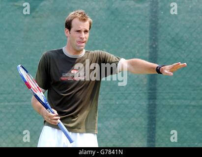 Greg Rusedski - Übungseinheit. Der britische Greg Rusedski in Aktion während einer Trainingseinheit zur Vorbereitung der Samsung Open in Nottingham. Stockfoto