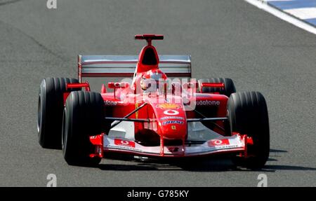 Der deutsche Ferrari-Pilot Michael Schumacher beim freien Training in Vorbereitung auf den Formel 1 British Grand Prix in Silverstone. Stockfoto