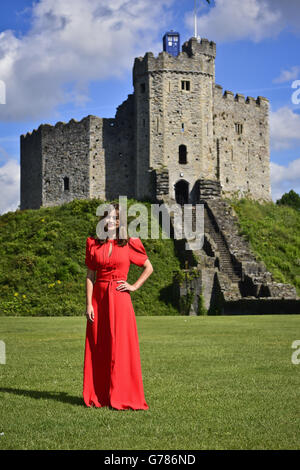 DR, der Jenna Coleman beim Start der Welttournee in Cardiff Castle, Wales, um die Show zu promoten. Stockfoto