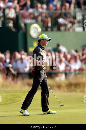 Der nordirische Rory McIlroy feiert seinen Birdie-Putt am 18. Tag der Open Championship 2014 im Royal Liverpool Golf Club, Hoylake. Stockfoto