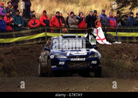 Markko Martin in seinem Ford Focus RS WRC 02 auf der Crychan Special Stage der Network Q Rallye Großbritannien. Stockfoto