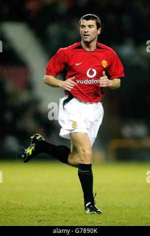 Roy Keane von Manchester United während ihres Barclaycard Premiership Reserve-Spiels gegen Newcastle United Reserve's in Old Trafford. 30/12/03: Roy Keane von Manchester United, der nichts für selbstverständlich hält, als Manchester United Kopf in 2004 in Pole Position, um ihre Barclaycard Premiership Krone zu behalten. United wird das neue Jahr in vertrauter Gegend an der Spitze der Tabelle verbringen nach ihrem Sieg in Middlesbrough am Sonntag, die viel bequemer war als die 1-0 Scoreline vorgeschlagen. Stockfoto