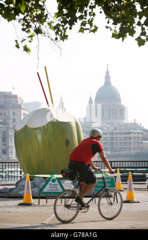 Vita Coco erinnert Londoner zu bleiben hydratisiert Stockfoto