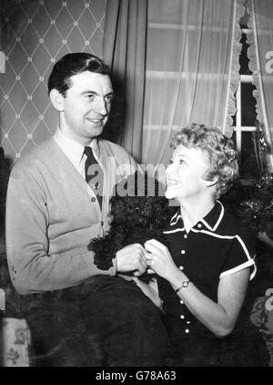 Unterhaltung - Dora Bryan Engagement Stockfoto