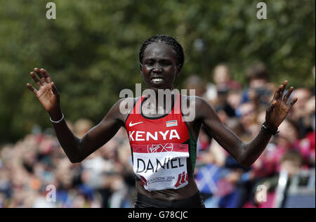 Sport - Commonwealth Games 2014 - Tag Vier. Die Kenianerin Flomena Cheyech Daniel feiert den Sieg beim Frauenmarathon während der Commonwealth Games 2014 in Glasgow. Stockfoto