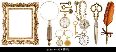 Sammlung von goldenen Vintage Accessoires und Antiquitäten. Alte Schlüssel, Bilderrahmen, Uhr, Lupe, Kompass, Kugelschreiber Feder, s Stockfoto