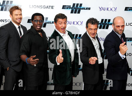 Kellan Lutz, Wesley Snipes, Sylvester Stallone, Antonio Banderas und Jason Statham bei der Premiere des neuen Films The Expendables III im Londoner Odeon Cinema. Stockfoto