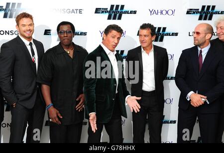 Kellan Lutz, Wesley Snipes, Sylvester Stallone, Antonio Banderas und Jason Statham bei der Premiere des neuen Films The Expendables III im Londoner Odeon Cinema. Stockfoto