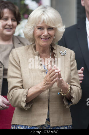 Die Herzogin von Cornwall nimmt an einem Empfang Teil, um den Erfolg der Scottish Baton Pass Challenge des Royal Voluntary Service in Edinburgh City Chambers, Edinburgh im Rahmen ihres jährlichen Besuchs in Schottland zu feiern. Stockfoto