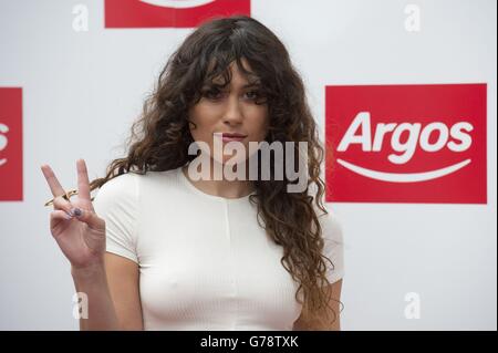 Die Singer-Songwriterin Eliza Doolittle kommt zur offiziellen Eröffnung des neuen digitalen Stores Argos im Zentrum von London. Stockfoto