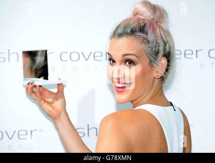 Die ehemalige Pussycat Doll Ashley Roberts wird als neues Gesicht der Mineral Make-up-Reihe Sheer Cover Studio im The Forge im Zentrum von London vorgestellt. Stockfoto