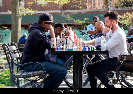 Schachspieler im Washington Square Park, Greenwich Village, New York, USA Stockfoto