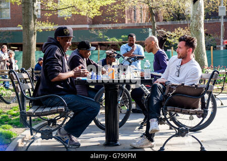 Schachspieler im Washington Square Park, Greenwich Village, New York, USA Stockfoto