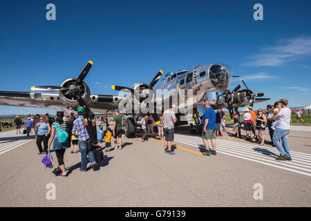 Sentimental Journey, B - 17G Flying Fortress Bomber Flügel über Springbank, Springbank Airshow, Alberta, Kanada Stockfoto