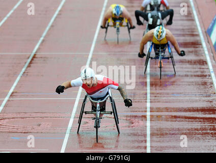 Der englische David Weir feiert den Sieg des Männer-para-Sport 1500 m T54 im Hampden Park, während der Commonwealth Games 2014 in Glasgow. Stockfoto