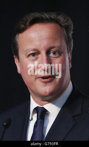 Premierminister David Cameron nimmt vor der Abschlussfeier der Commonwealth Games in Glasgow an einem Empfang in der Kelvingrove Art Gallery Teil. Stockfoto