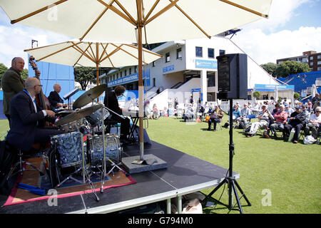 Eastbourne, Vereinigtes Königreich. 25. Juni 2016. Aegon International Eastbourne-Tennis-Turnier einer Jazzband unterhält die Zuschauer vor den Finalspielen in Devonshire Park. Bildnachweis: Aktion Plus Sport/Alamy Live-Nachrichten Stockfoto