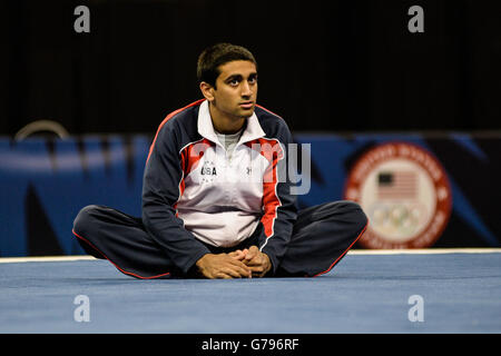 St. Louis, Missouri, USA. 25. Juni 2016. AKASH MODI erstreckt sich vor der letzten Nacht des Wettbewerbs 2016 uns Männer Gymnastik Team Olympiatrials in Chaifetz Arena, St. Louis, Missouri statt. © Amy Sanderson/ZUMA Draht/Alamy Live-Nachrichten Stockfoto