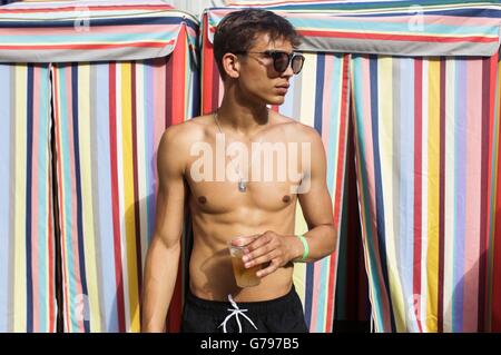 Brooklyn, NY, USA. 24. Juni 2016. Colin Alexander im Ankunftsbereich für Bar III Sommer Freitag Pool-Party, The McCarren Hotelpool, Brooklyn, NY 24. Juni 2016. © Achim Harding/Everett Collection/Alamy Live-Nachrichten Stockfoto