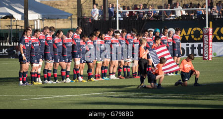 Sacramento, Kalifornien, USA. 25. Juni 2016. Den USA während der Nationalhymne vor dem USA Rugby Sommerserie Spiel zwischen den USA und Russland in Bonney Field in Sacramento, CA Credit: Jeff Mulvihill Jr/ZUMA Draht/Alamy Live-Nachrichten Stockfoto