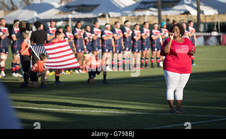 Sacramento, Kalifornien, USA. 25. Juni 2016. Eine fantastische Nationalhymne vor den USA Sommer Serie Rugbyspiel zwischen den USA und Russland in Bonney Field in Sacramento, CA Credit: Jeff Mulvihill Jr/ZUMA Draht/Alamy Live News Stockfoto