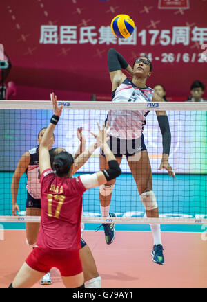 Hong Kong, Hong Kong SAR, China. 26. Juni 2016. USA-Player RACHEL ADAMS am Netz. FIVB Volleyball World Grand Prix Hongkong 2016. USA sichern eine 3: 0-Sieg über China im Hong Kong Coliseum mit Werten von 25-19, 25-21, 25-17 © Jayne Russell/ZUMA Draht/Alamy Live News Stockfoto