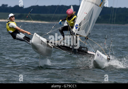 Kiel, Deutschland. 26. Juni 2016. Nacra 17 mischen Klassensieger Paul Kohlhoff (L) und Carolina Wernerin in Aktion bei der Kieler Woche in Kiel, Deutschland, 26. Juni 2016. Die jährlichen Kieler-Woche läuft vom 18. Juni bis 26. Juni 2016, das größte Segelsportereignis der Welt mit rund 4000 Segelboote Teilnehmern im Jahr 2016. Foto: CARSTEN REHDER/Dpa/Alamy Live News Stockfoto