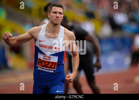 Alexander-Stadion, Birmingham, UK. 26. Juni 2016. Britische Meisterschaften. Andrew Pozzi kreuzt die Linie um die 110 m Hürden zu gewinnen. © Aktion Plus Sport/Alamy Live-Nachrichten Stockfoto