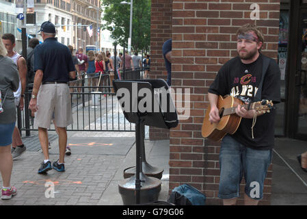 Cavaliers Fan Gitarre bei Cleveland Cavaliers Championship Parade Stockfoto