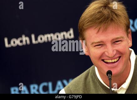 Der Südafrikaner Ernie Els spricht vor dem Barclays Scottish Pro-am im Loch Lomond Golf Club in der Nähe von Balloch mit den Medien. Stockfoto