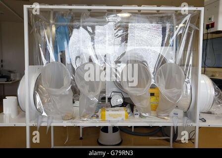 Ein hochrangiger Isolationsapparat in der High Secure Infectious Disease Unit im Royal Free Hospital, Hampstead, London. Stockfoto