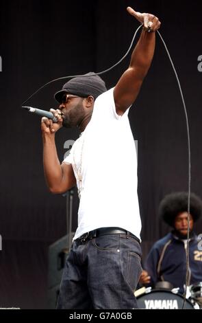 The Roots auf der Bühne beim Carling Weekend: Reading Festival in Reading. Stockfoto