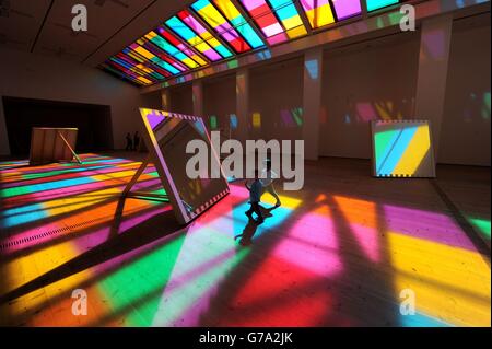 Daniel Buren Licht-Show an der Ostsee Arts Centre in Gateshead Stockfoto