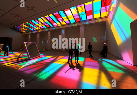 Daniel Buren Licht-Show an der Ostsee Arts Centre in Gateshead Stockfoto