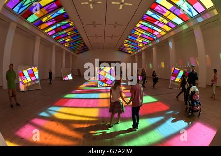 Daniel Buren Licht-Show an der Ostsee Arts Centre in Gateshead Stockfoto