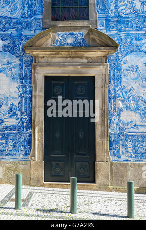 Capela Das Almas, Außenwand, bedeckt mit Azulejos Kacheln, Porto, UNESCO-Weltkulturerbe, Portugal, Europa Stockfoto
