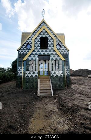 Ein Blick auf 'Home for Essex', ein neues Kunstprojekt des Künstlers Grayson Perry, im Bau in Wrabness, Essex. Stockfoto