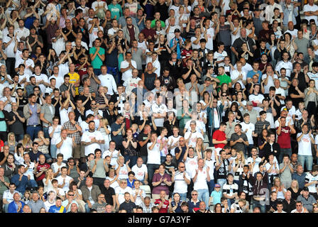 Fußball - Sky Bet Championship - Derby County / Rotherham United - iPro Stadium. Rotherham vereinte Fans auf den Tribünen Stockfoto